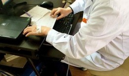 医生爆料打吊瓶视频真实,揭秘打吊瓶视频背后的医疗乱象