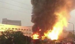 火灾现场爆料视频,火光冲天！现场视频揭秘火灾惊魂瞬间