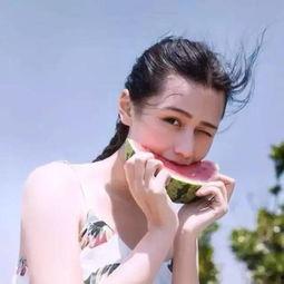 娱乐吃瓜头像女生可爱,揭秘娱乐圈可爱吃瓜女生的魅力瞬间